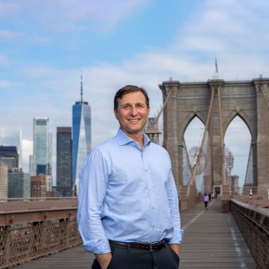 Portrait of Representative Dan Goldman on the Brooklyn Bridge.