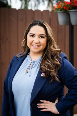 Portrait of Representative Delia Ramirez.