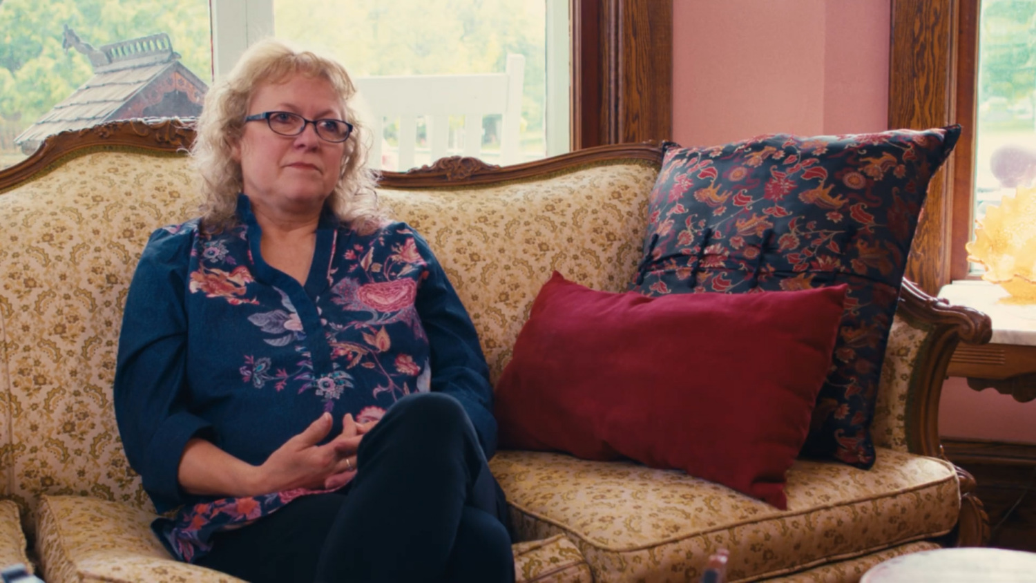 Lisa Anderson sits on her couch