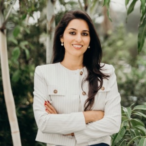 Pia  Dandiya